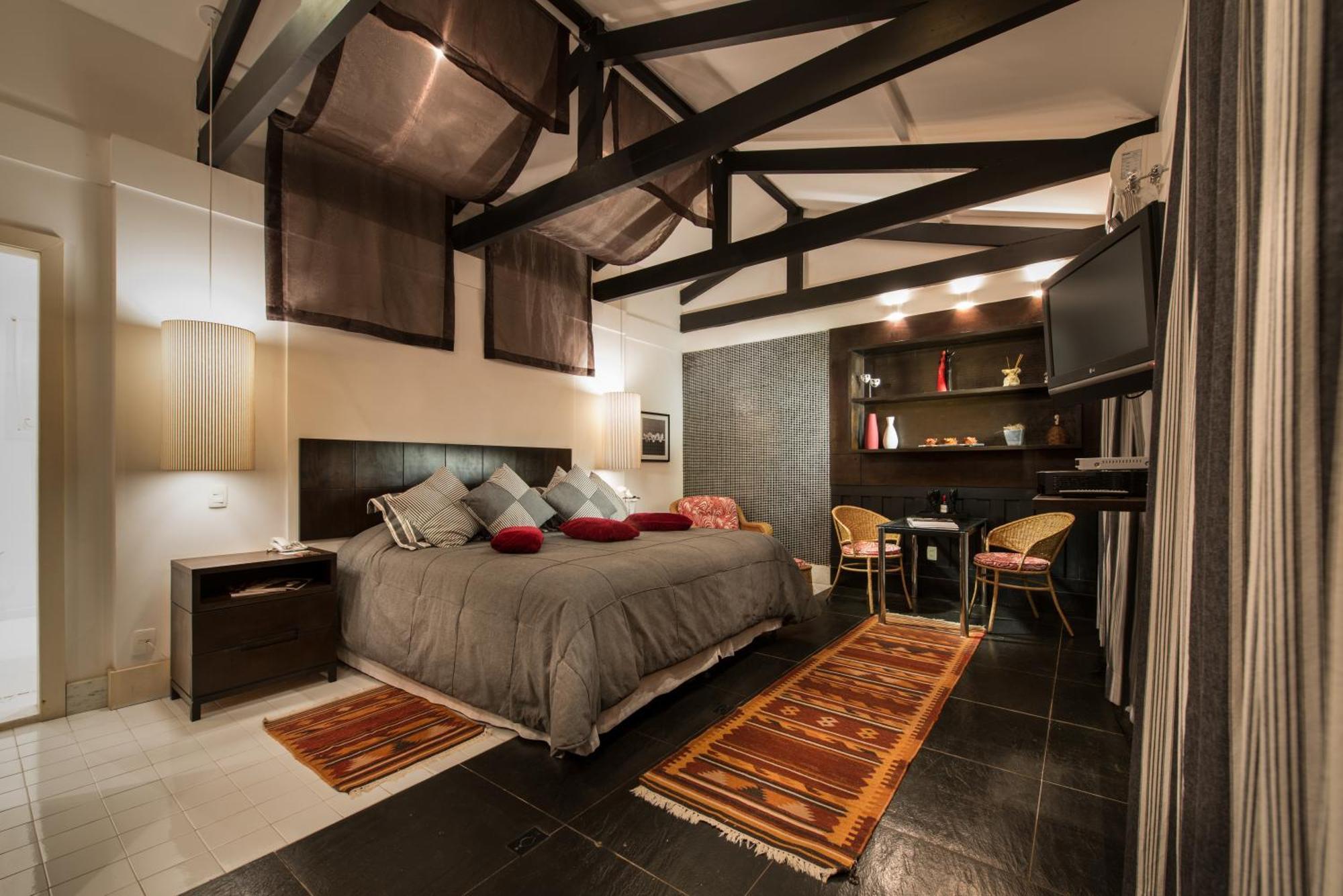 Family Room,1746878751:JPEG